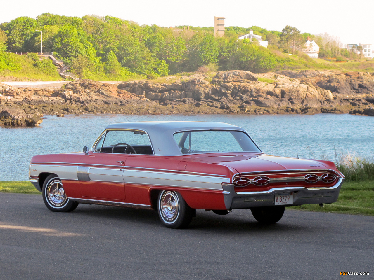 Oldsmobile Starfire Holiday Coupe (3647) 1962 photos (1280 x 960)