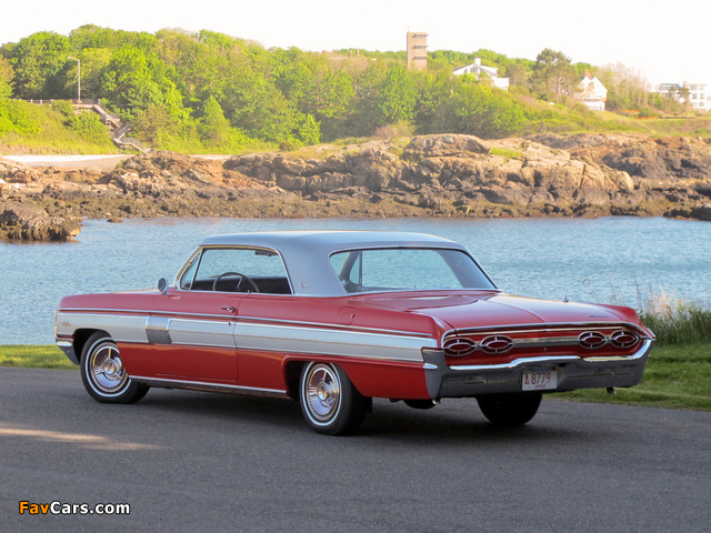 Oldsmobile Starfire Holiday Coupe (3647) 1962 photos (640 x 480)