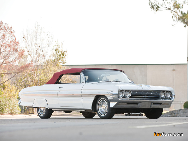 Oldsmobile Starfire Convertible (3667) 1961 wallpapers (640 x 480)