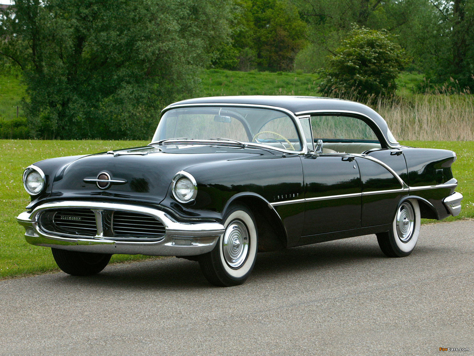 Oldsmobile Super 88 Holiday Sedan 1956 pictures (1600 x 1200)