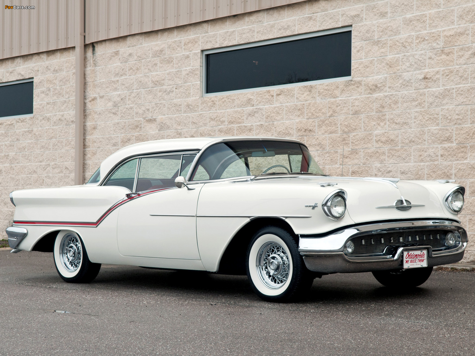 Oldsmobile Super 88 Holiday Coupe (3637SD) 1957 photos (1600 x 1200)