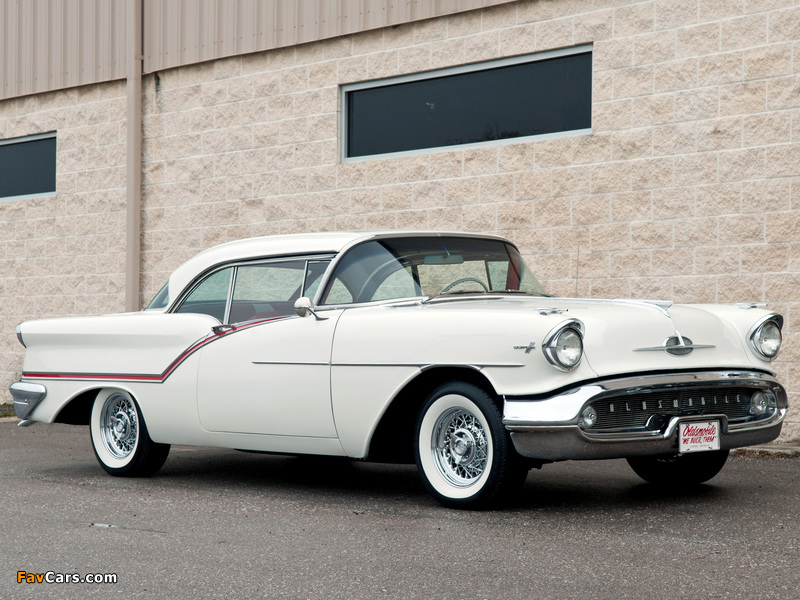 Oldsmobile Super 88 Holiday Coupe (3637SD) 1957 photos (800 x 600)