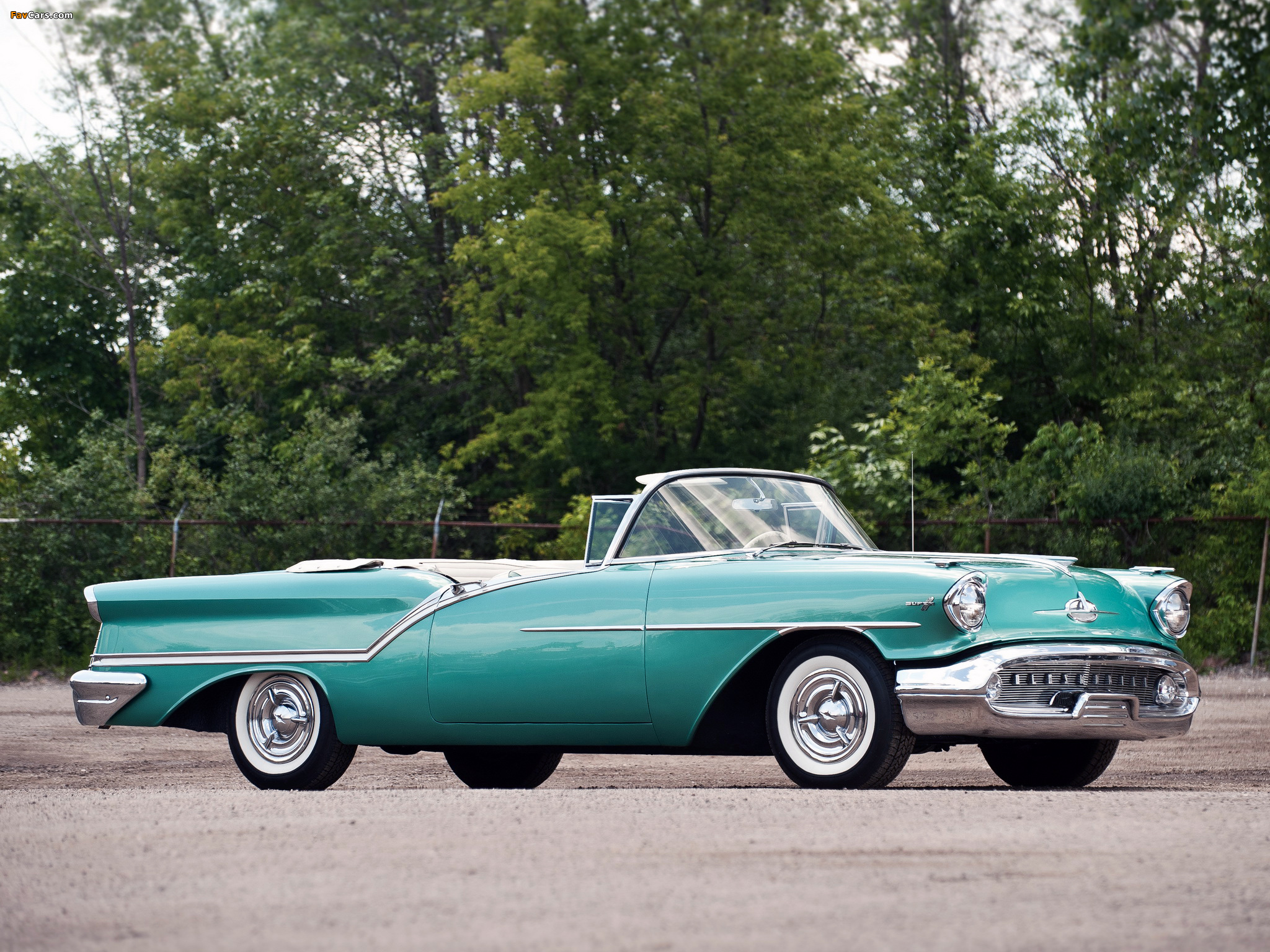 Photos of Oldsmobile Super 88 J-2 Convertible 1957 (2048 x 1536)