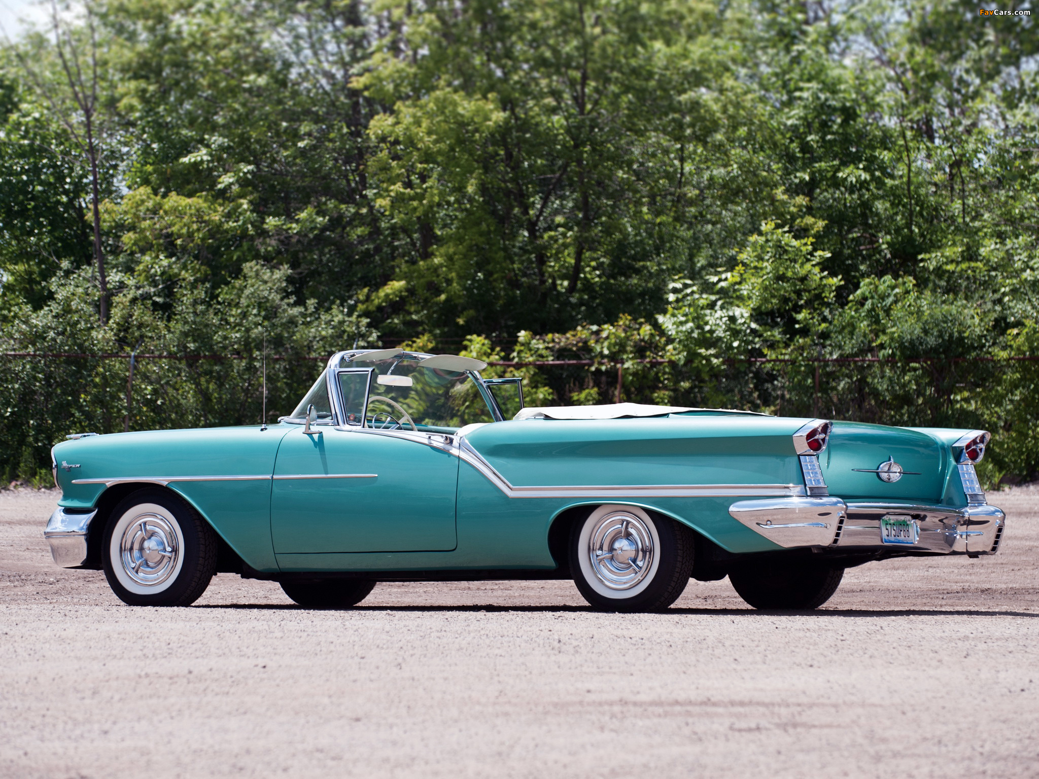 Oldsmobile Super 88 J-2 Convertible 1957 wallpapers (2048 x 1536)