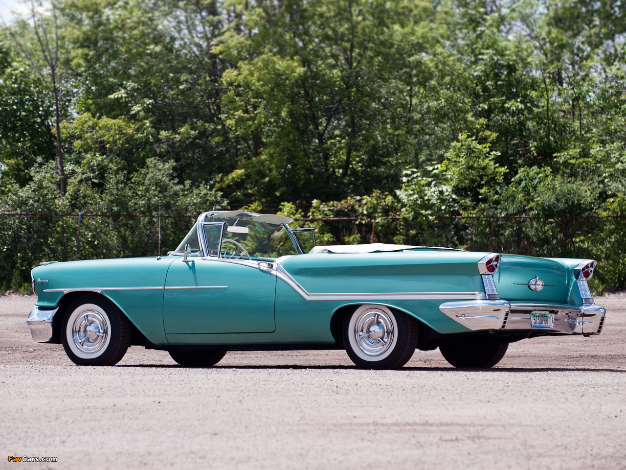 Oldsmobile Super 88 J-2 Convertible 1957 wallpapers (1280 x 960)