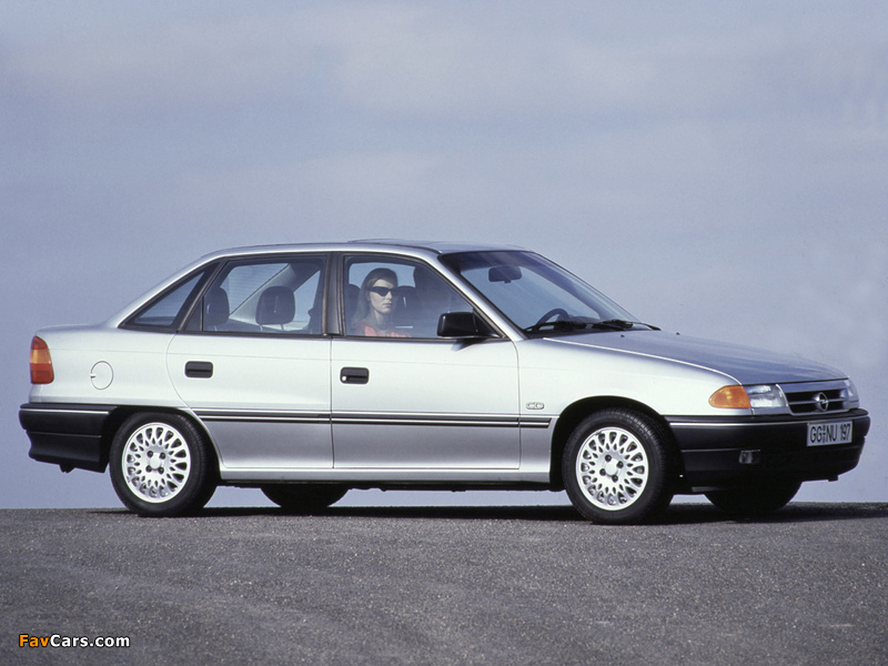 Images of Opel Astra Sedan (F) 1991–94 (800 x 600)