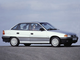Images of Opel Astra Sedan (F) 1991–94