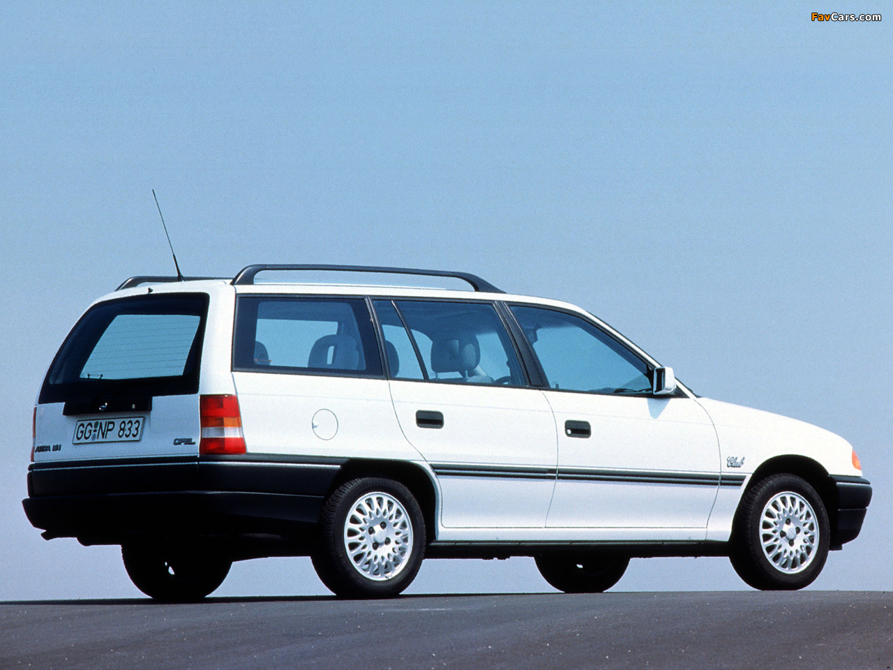 Images of Opel Astra Caravan (F) 1991–94 (1280 x 960)