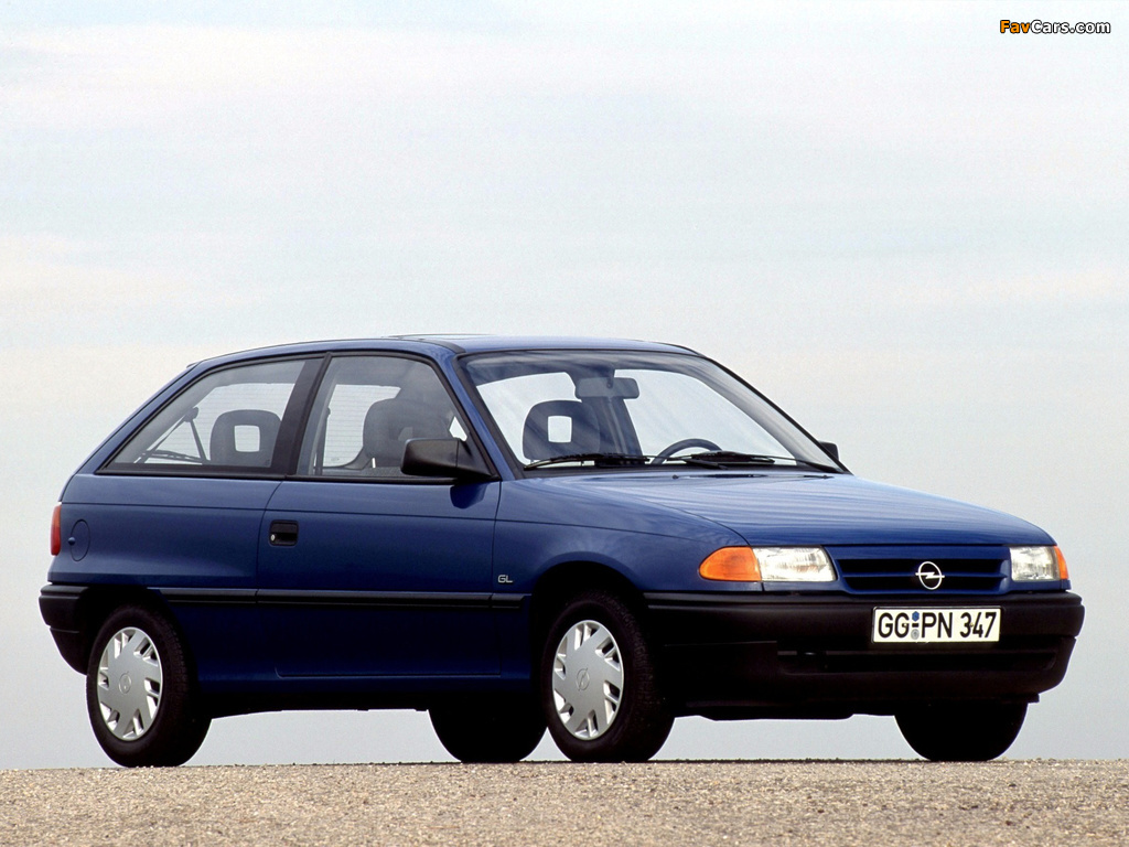 Images of Opel Astra 3-door (F) 1991–94 (1024 x 768)