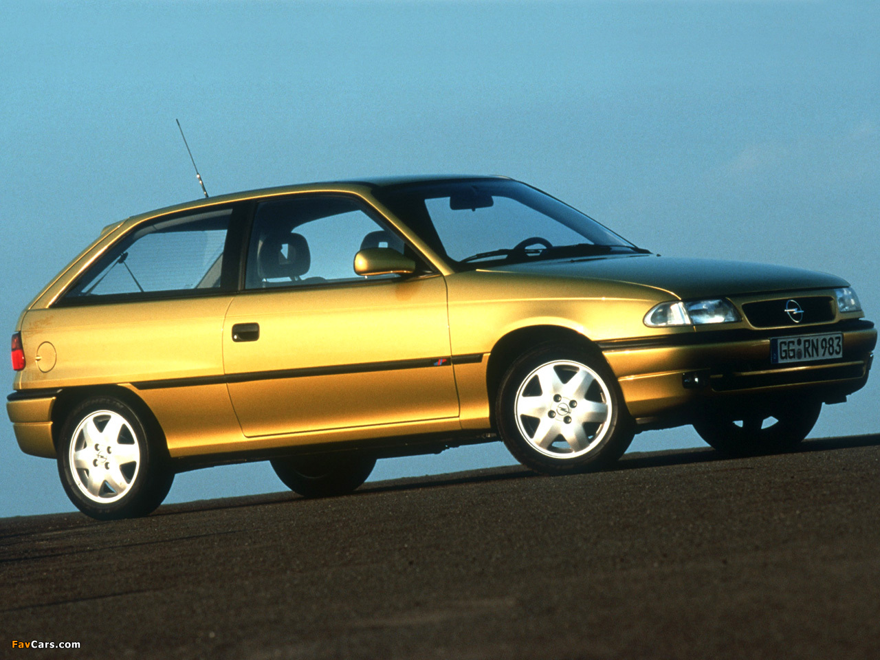 Images of Opel Astra 3-door (F) 1994–98 (1280 x 960)