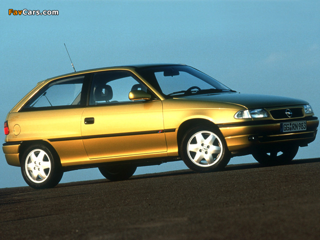 Images of Opel Astra 3-door (F) 1994–98 (640 x 480)