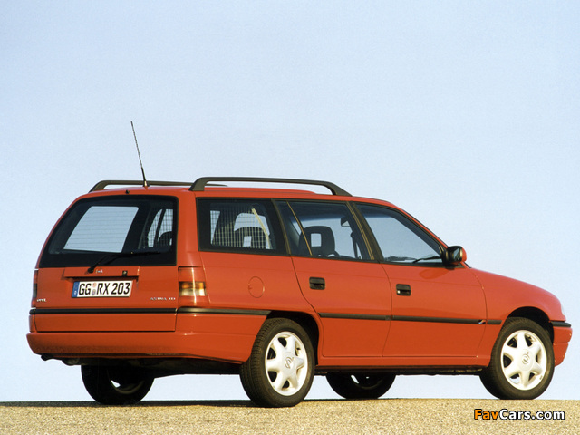 Images of Opel Astra Caravan (F) 1994–98 (640 x 480)