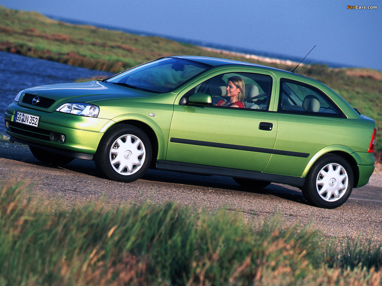 Images of Opel Astra 3-door (G) 1998–2004 (1280 x 960)