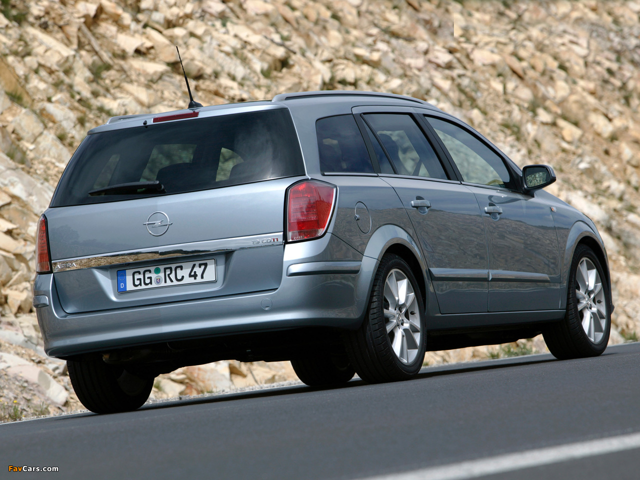 Images of Opel Astra Caravan (H) 2004–07 (1280 x 960)