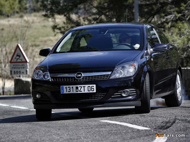 Images of Opel Astra GTC 1.9CDTi (H) 2005–10 (640 x 480)