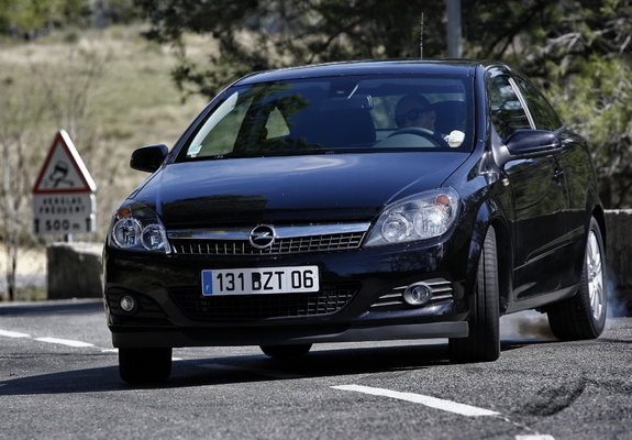 Images of Opel Astra GTC 1.9CDTi (H) 2005–10