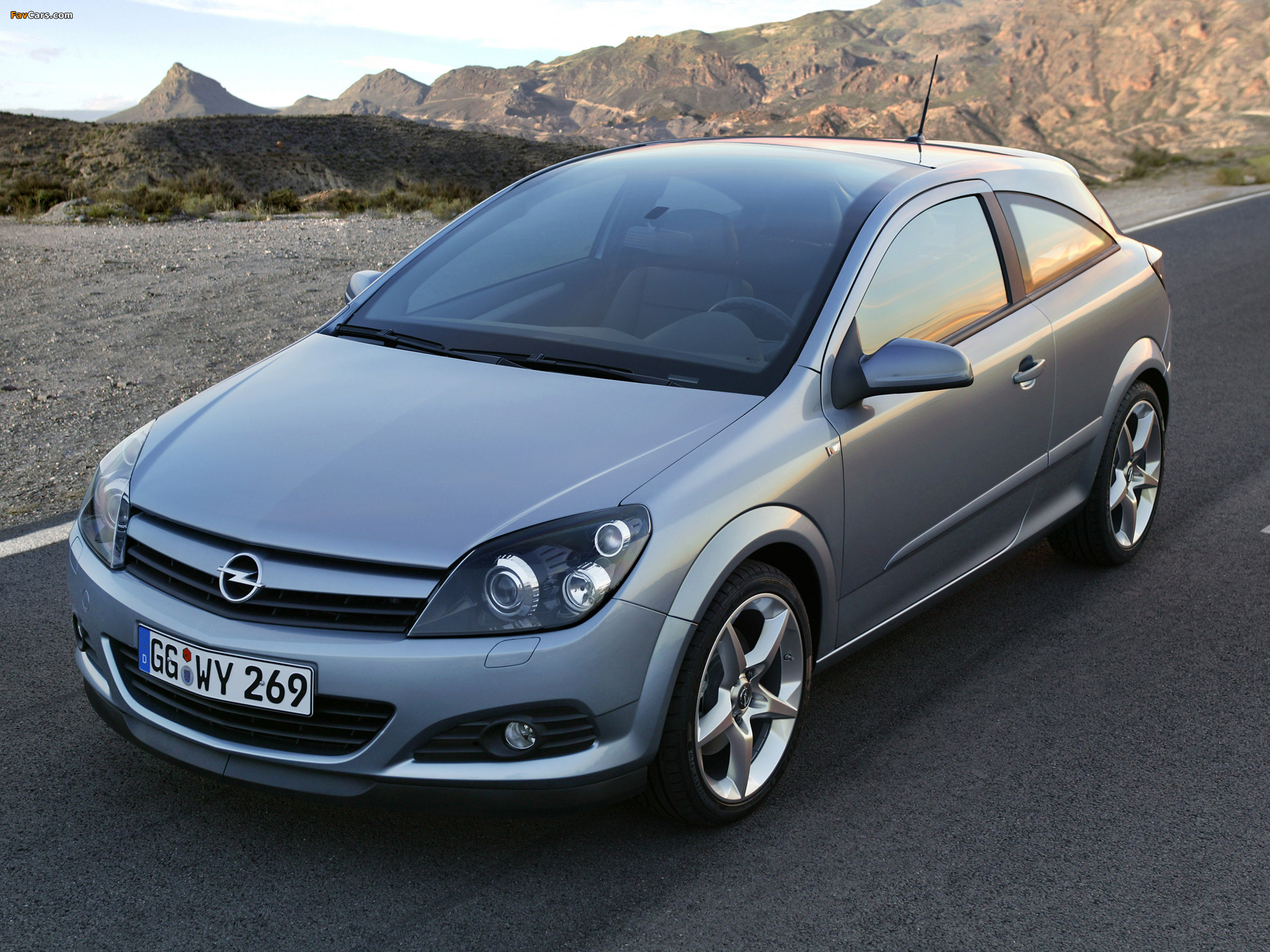 Images of Opel Astra GTC (H) 2005–11 (2048 x 1536)