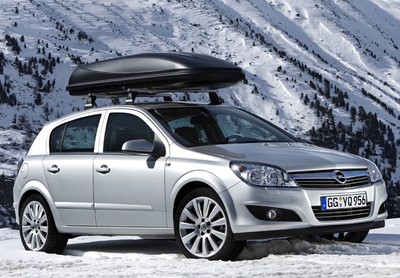 Images of Opel Astra Hatchback (H) 2007