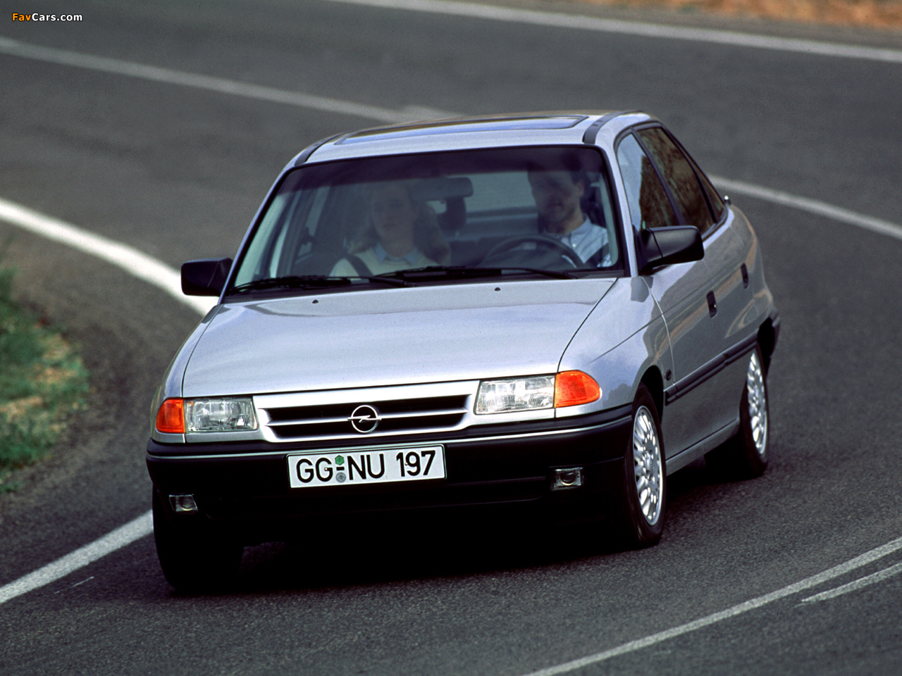 Opel Astra Sedan (F) 1991–94 wallpapers (1280 x 960)