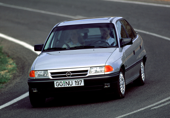 Opel Astra Sedan (F) 1991–94 wallpapers