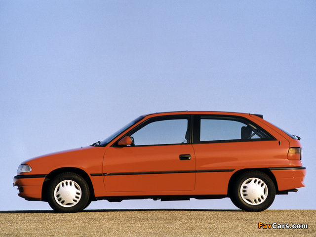 Opel Astra 3-door (F) 1994–98 pictures (640 x 480)