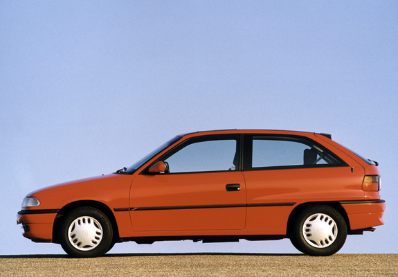 Opel Astra 3-door (F) 1994–98 pictures