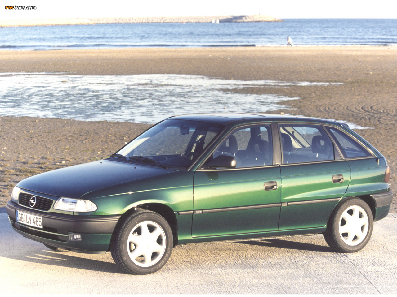 Opel Astra 5-door (F) 1994–98 pictures (1280 x 960)