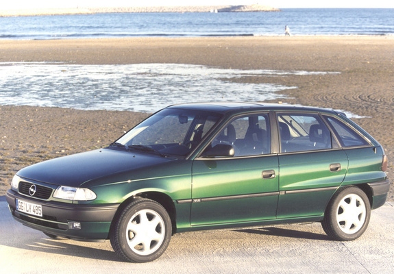 Opel Astra 5-door (F) 1994–98 pictures
