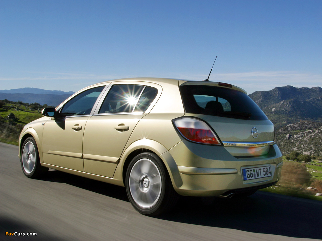 Opel Astra Hatchback (H) 2004–07 photos (1024 x 768)