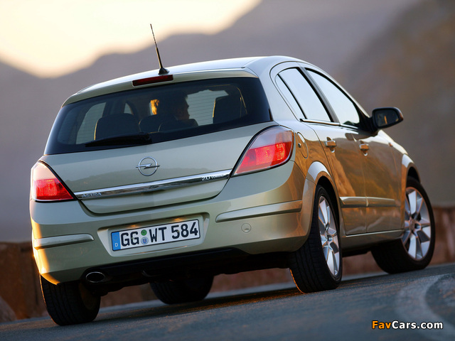 Opel Astra Hatchback (H) 2004–07 photos (640 x 480)
