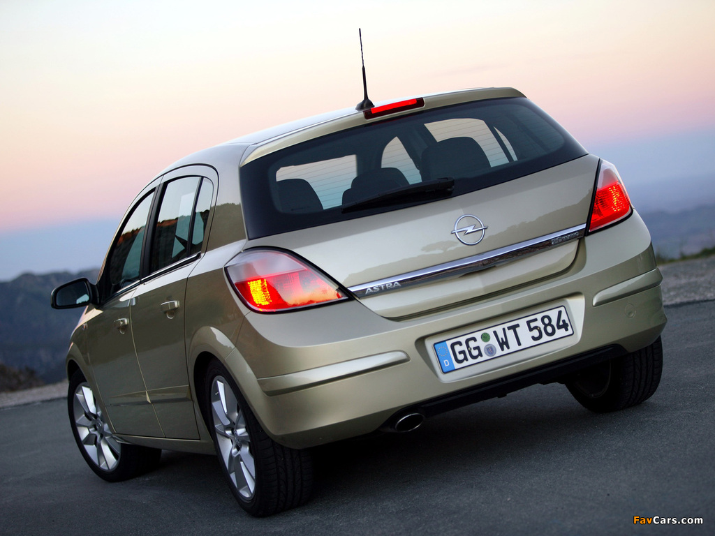 Opel Astra Hatchback (H) 2004–07 photos (1024 x 768)