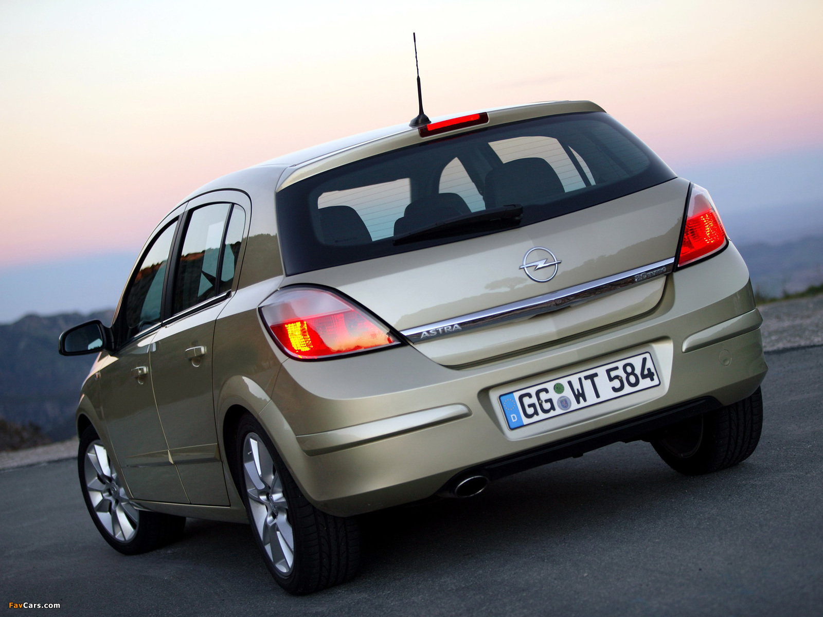 Opel Astra Hatchback (H) 2004–07 photos (1600 x 1200)