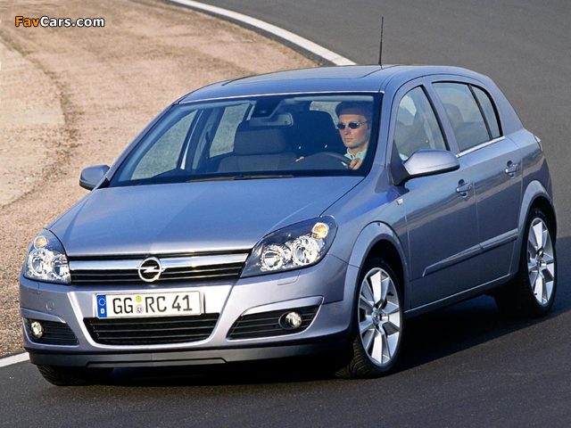 Opel Astra Hatchback (H) 2004–07 pictures (640 x 480)