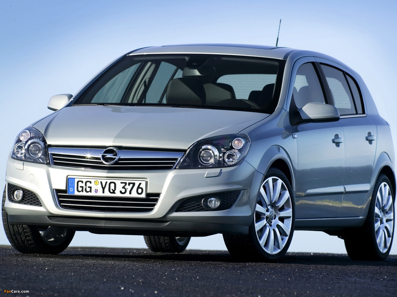 Opel Astra Hatchback (H) 2007 wallpapers (1600 x 1200)