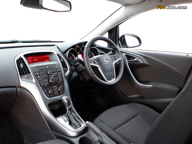 Opel Astra Sports Tourer AU-spec (J) 2012–13 pictures (640 x 480)