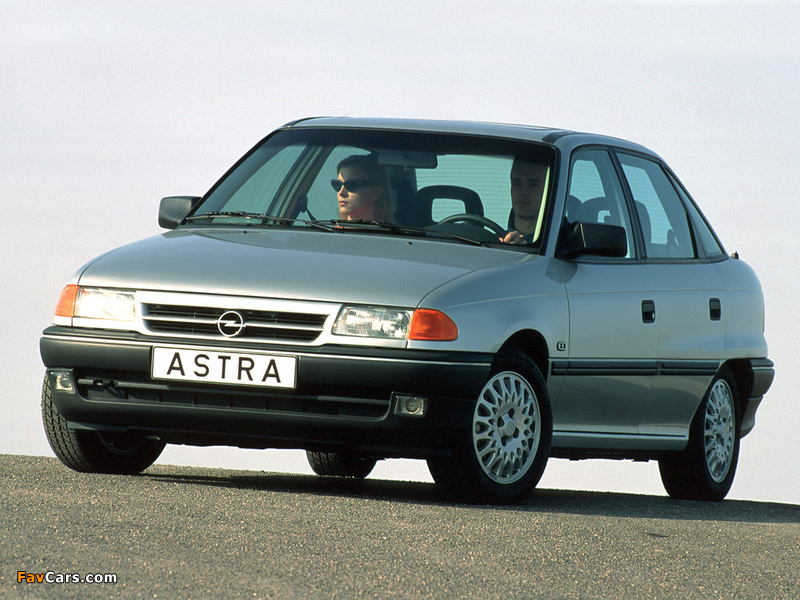 Photos of Opel Astra Sedan (F) 1991–94 (800 x 600)