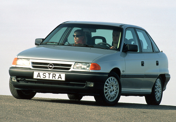 Photos of Opel Astra Sedan (F) 1991–94