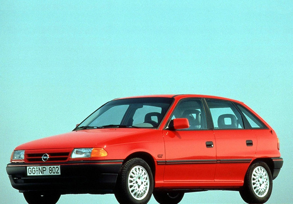 Photos of Opel Astra 5-door (F) 1991–94