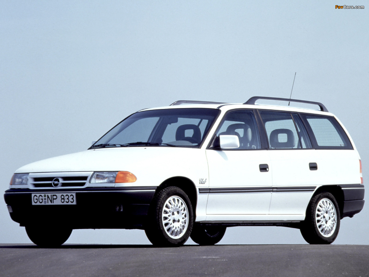 Photos of Opel Astra Caravan (F) 1991–94 (1280 x 960)