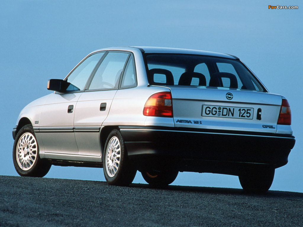 Photos of Opel Astra Sedan (F) 1991–94 (1024 x 768)
