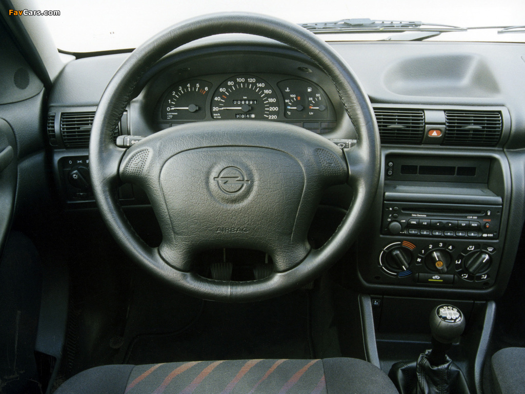 Photos of Opel Astra 3-door (F) 1994–98 (1024 x 768)