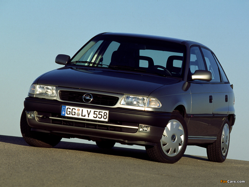 Photos of Opel Astra 5-door (F) 1994–98 (1024 x 768)