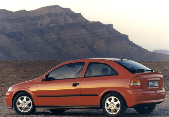 Photos of Opel Astra 3-door (G) 1998–2004