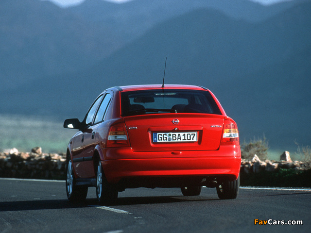 Photos of Opel Astra 5-door (G) 1998–2004 (640 x 480)