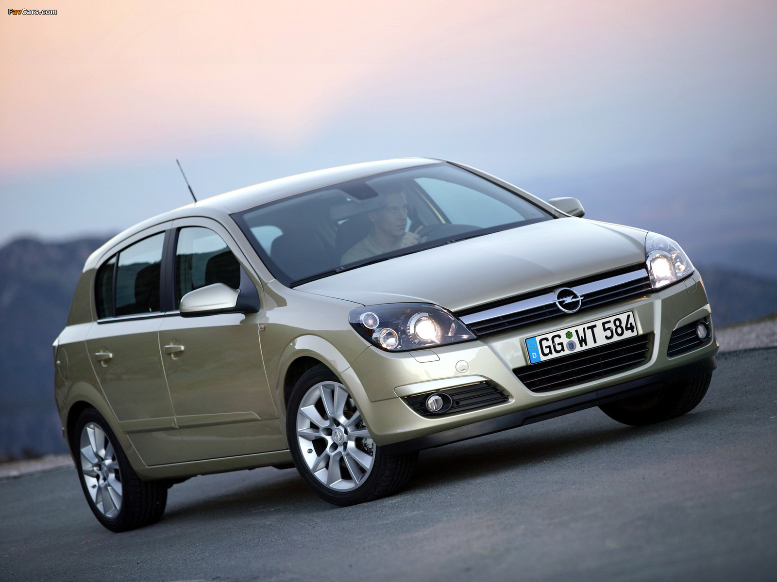 Photos of Opel Astra Hatchback (H) 2004–07 (1600 x 1200)