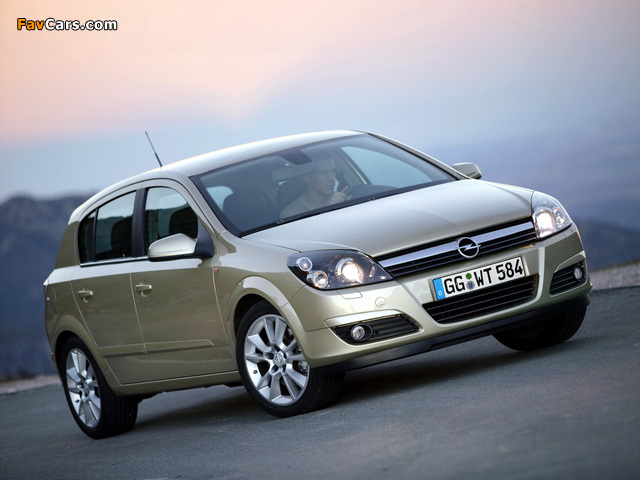 Photos of Opel Astra Hatchback (H) 2004–07 (640 x 480)