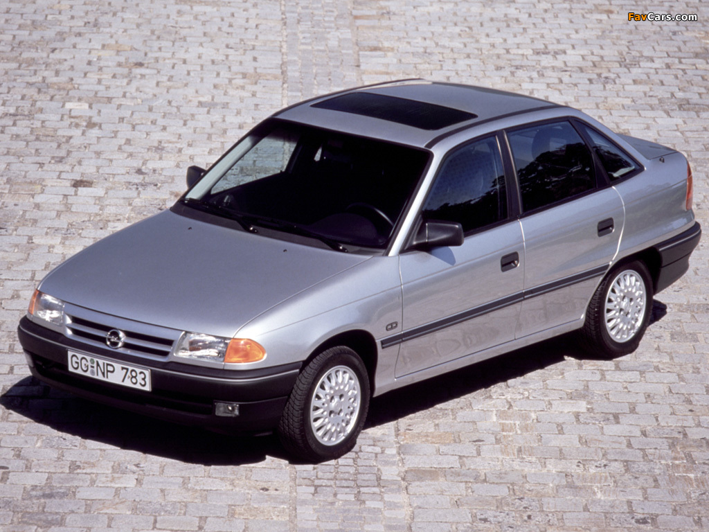 Pictures of Opel Astra Sedan (F) 1991–94 (1024 x 768)