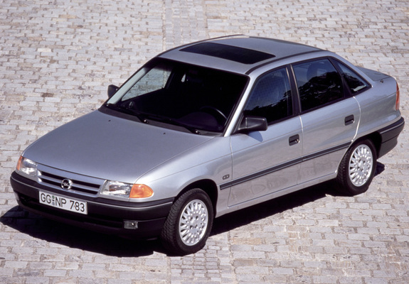 Pictures of Opel Astra Sedan (F) 1991–94