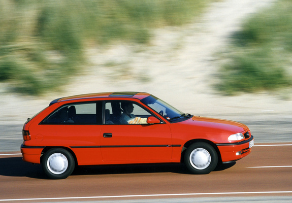 Pictures of Opel Astra 3-door (F) 1994–98