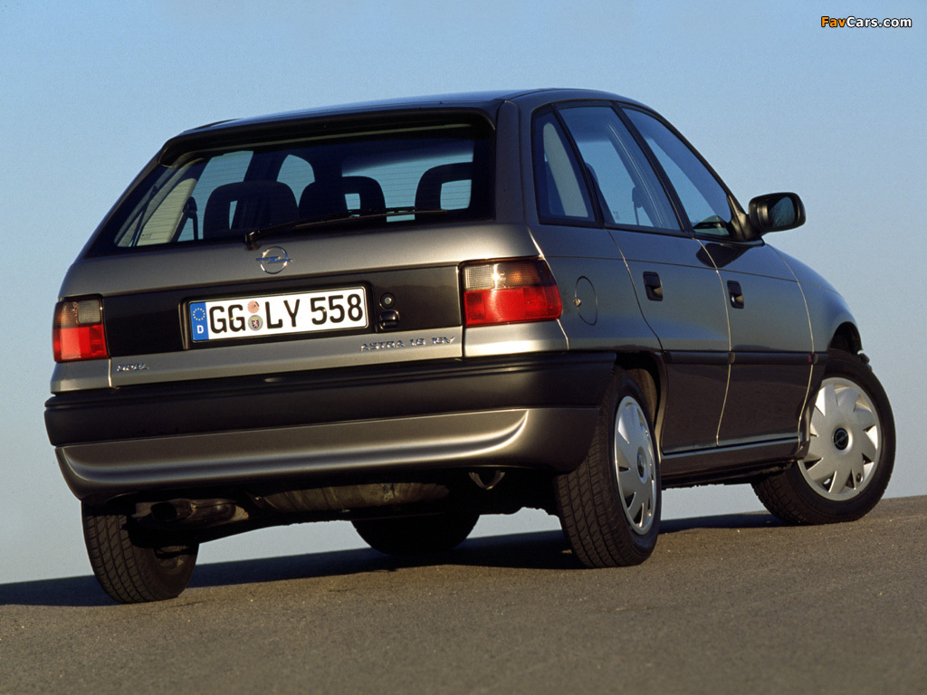 Pictures of Opel Astra 5-door (F) 1994–98 (1024 x 768)
